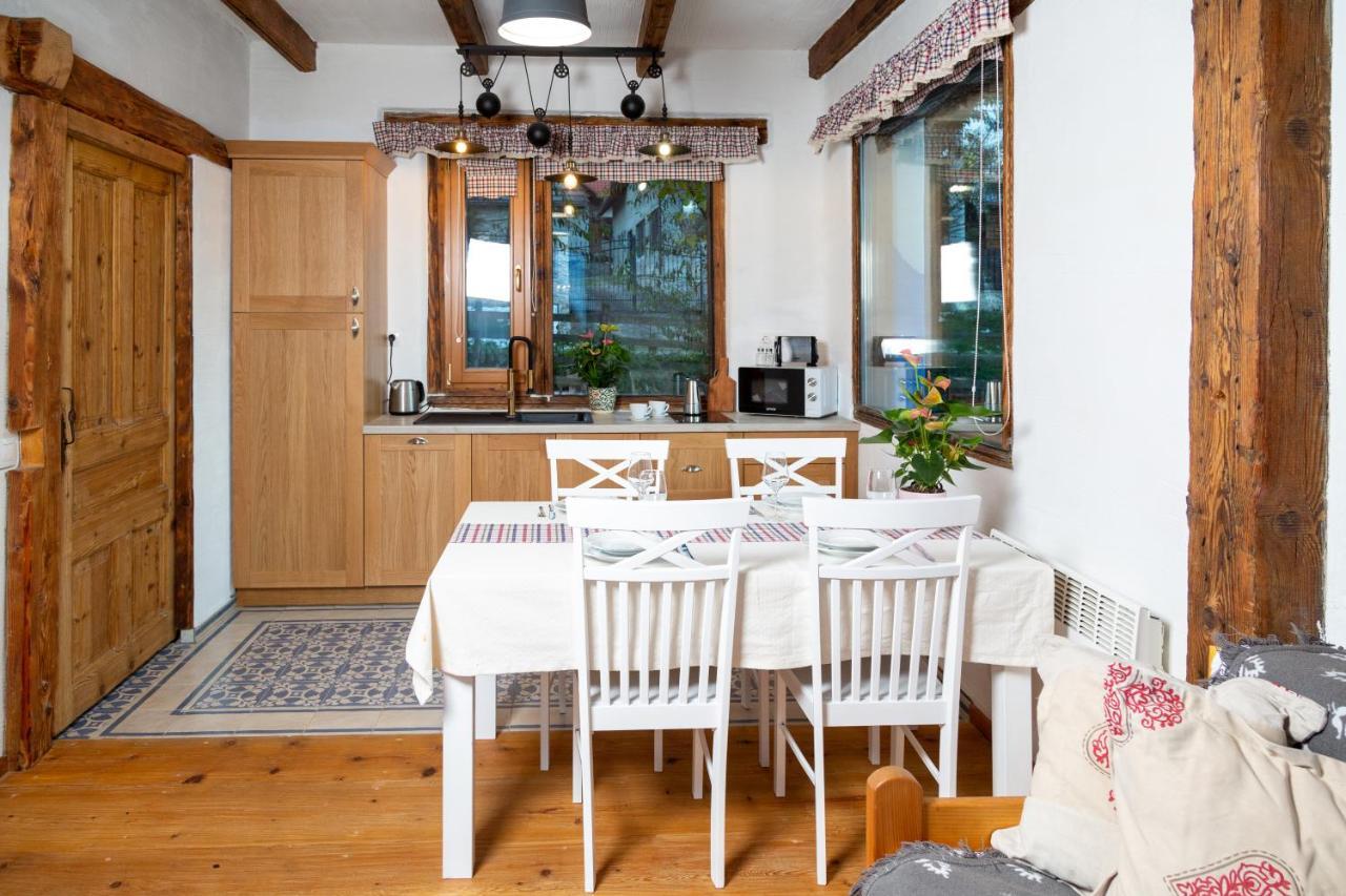 Casele Cu Stuf B&B Haus Ulrike Salicea Bagian luar foto