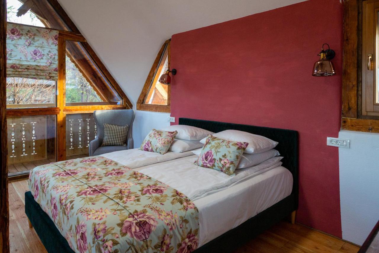 Casele Cu Stuf B&B Haus Ulrike Salicea Bagian luar foto