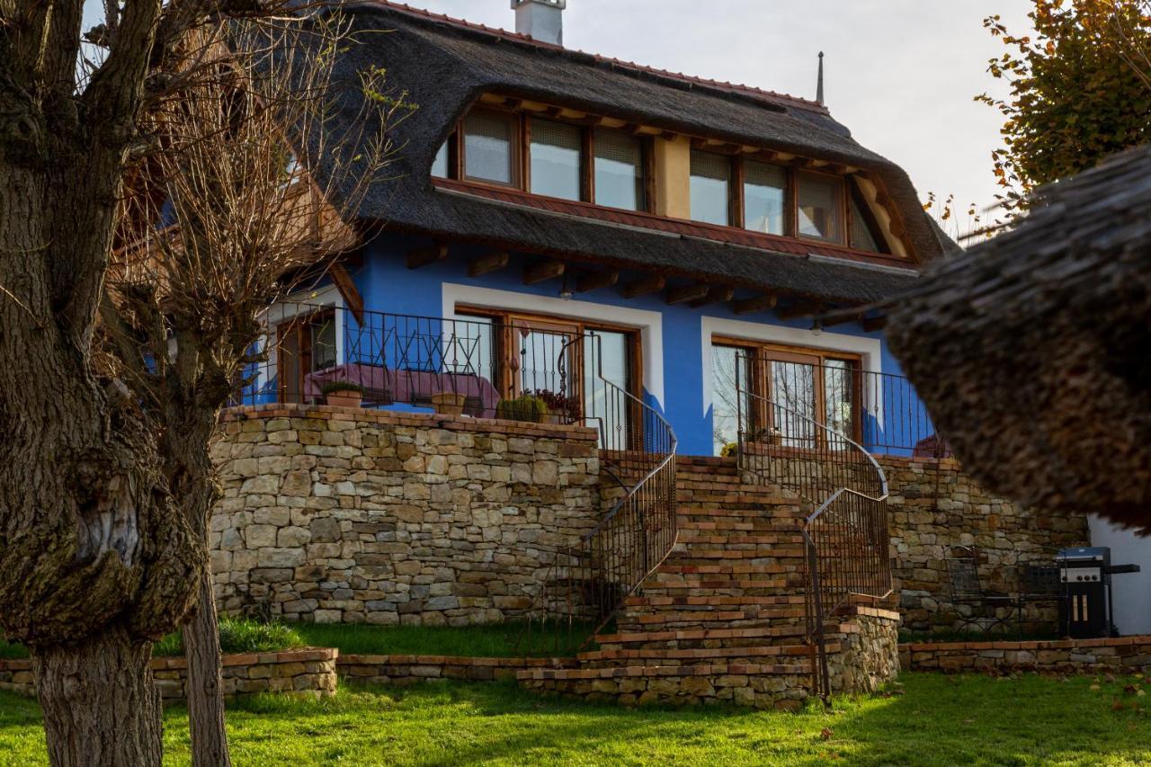 Casele Cu Stuf B&B Haus Ulrike Salicea Bagian luar foto