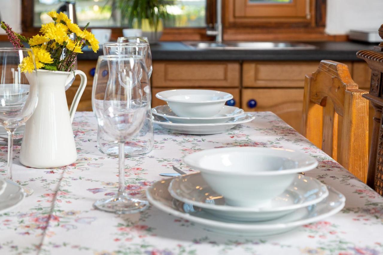 Casele Cu Stuf B&B Haus Ulrike Salicea Bagian luar foto