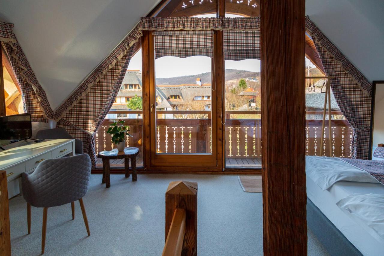 Casele Cu Stuf B&B Haus Ulrike Salicea Bagian luar foto