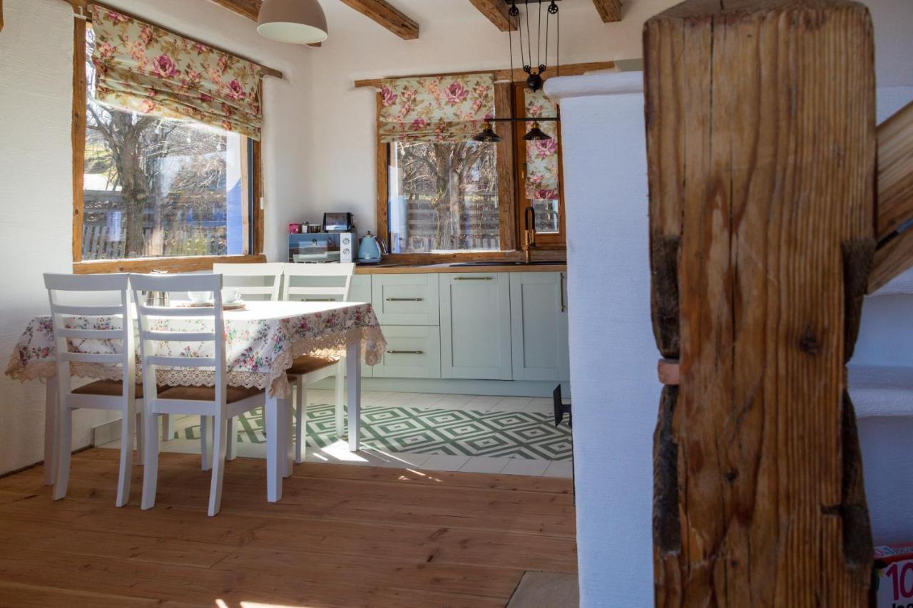 Casele Cu Stuf B&B Haus Ulrike Salicea Bagian luar foto