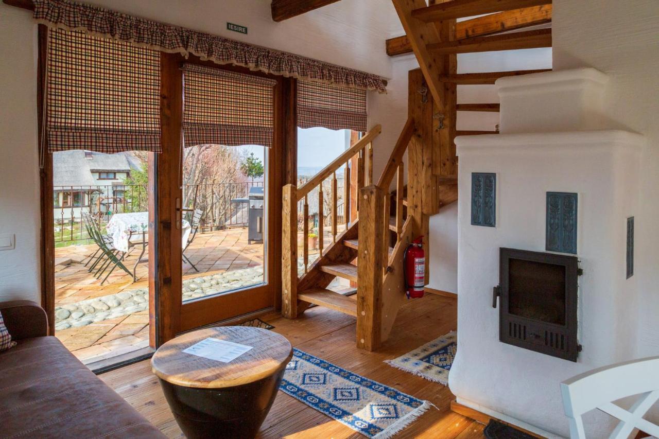 Casele Cu Stuf B&B Haus Ulrike Salicea Bagian luar foto