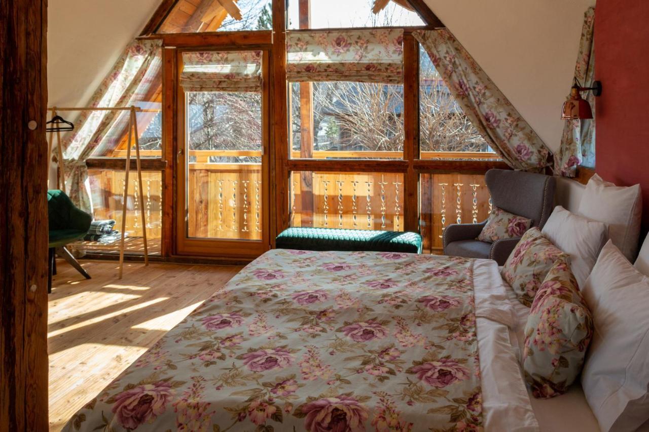 Casele Cu Stuf B&B Haus Ulrike Salicea Bagian luar foto