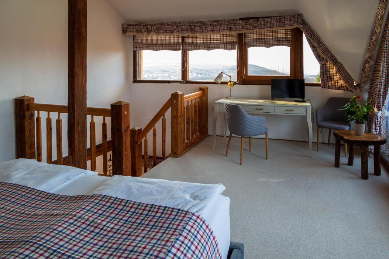 Casele Cu Stuf B&B Haus Ulrike Salicea Bagian luar foto