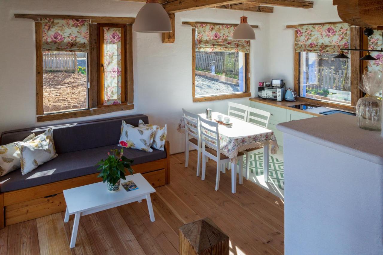 Casele Cu Stuf B&B Haus Ulrike Salicea Bagian luar foto